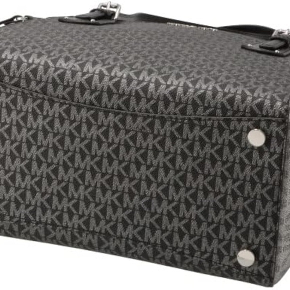 Michael Kors Voyager East West Tote. Color block, like new. Gold tone hardware. - Picture 3 of 6